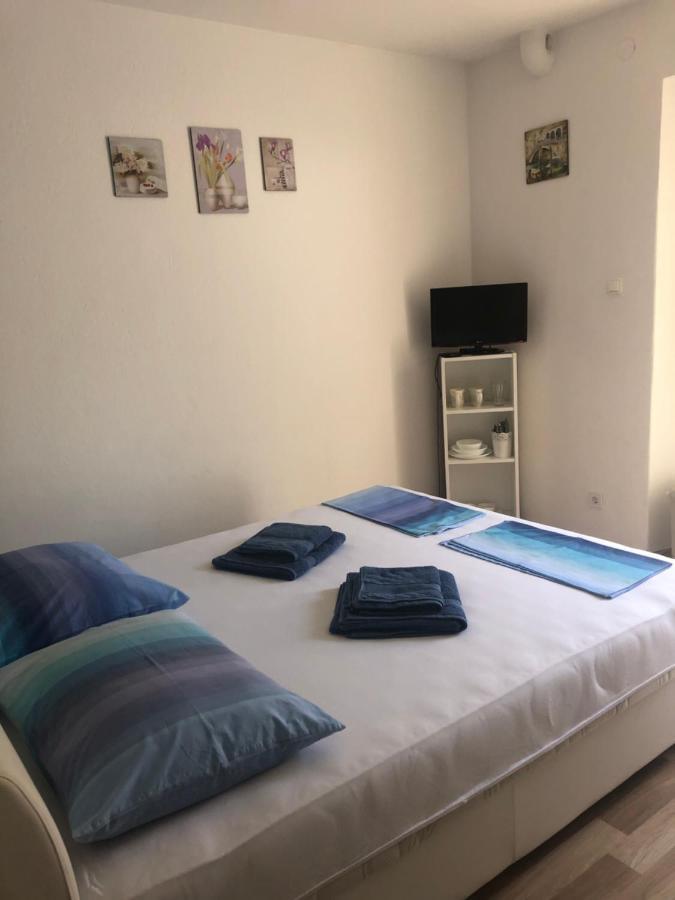 Apartment & Rooms Laura Brela Luaran gambar