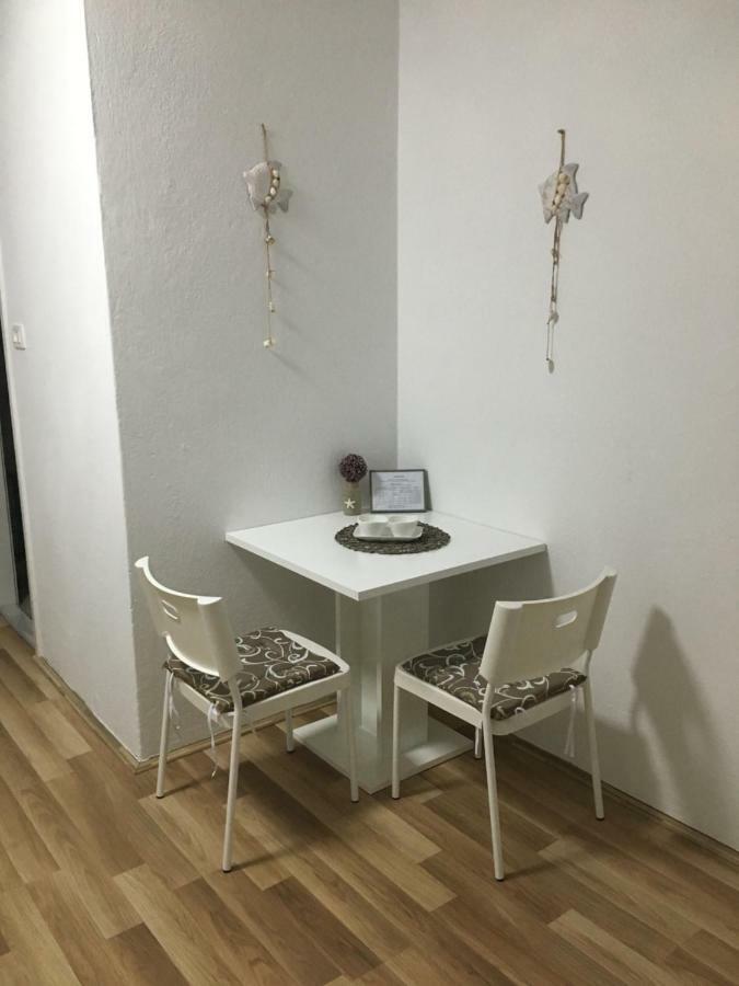 Apartment & Rooms Laura Brela Luaran gambar