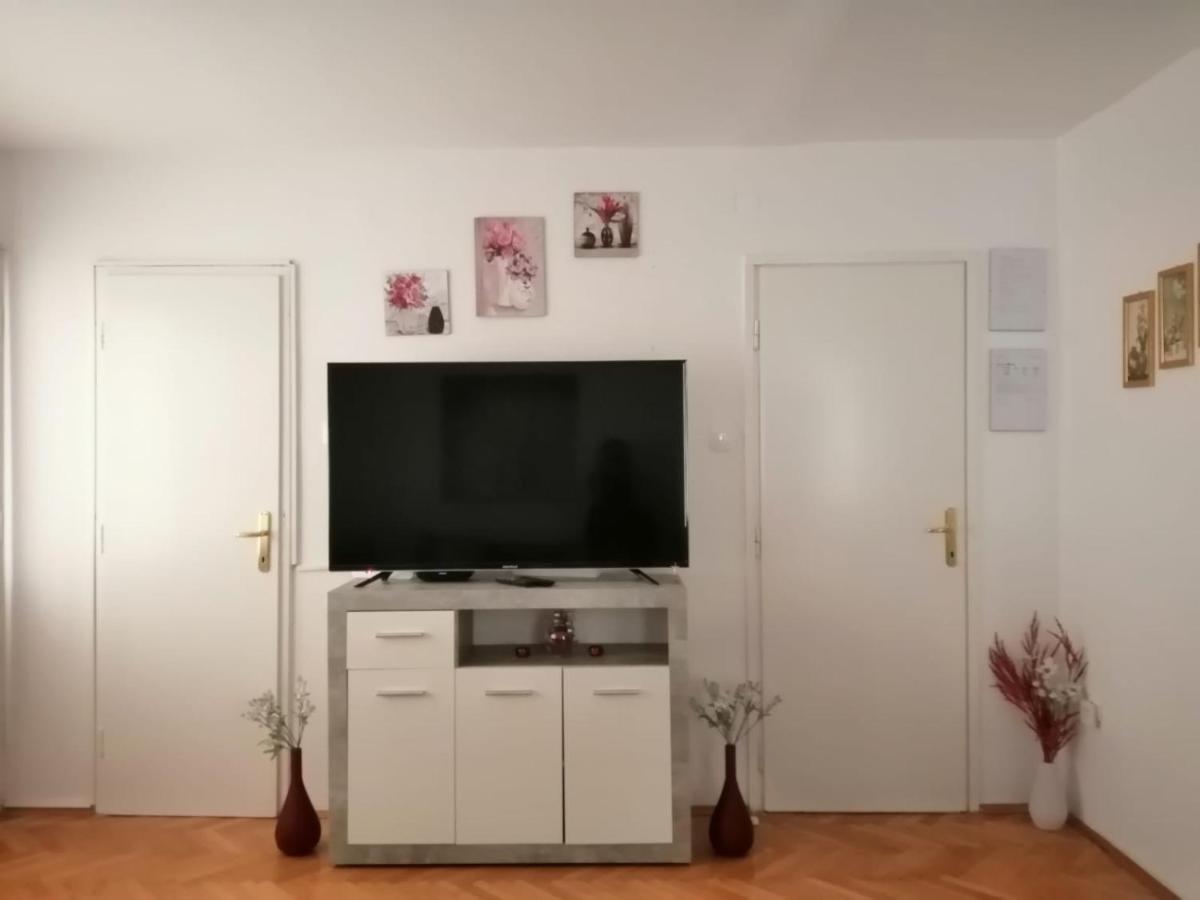 Apartment & Rooms Laura Brela Luaran gambar